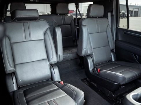 Used 2025 Chevrolet Suburban RST w/ Comfort Package image 34