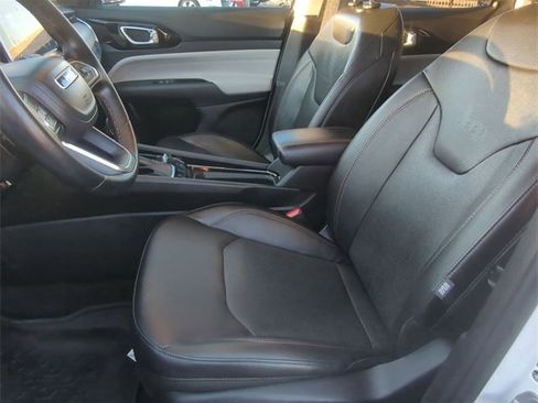 Used 2022 Jeep Compass Limited image 11