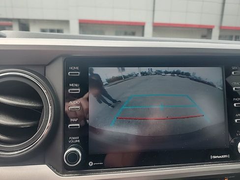 Used 2022 Toyota Tacoma SR5 w/ Technology Package RWD image 4