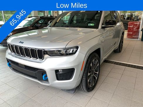 Used 2023 Jeep Grand Cherokee Overland w/ Luxury Tech Group IV AWD/4WD image 2