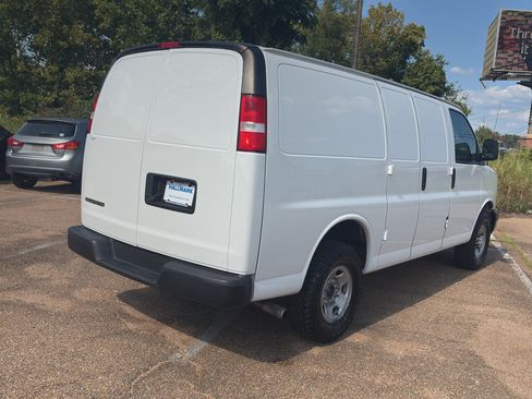 Used 2024 Chevrolet Express 2500 w/ Driver Convenience Package RWD image 4