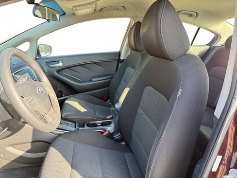 Used 2018 Kia Forte LX image 9