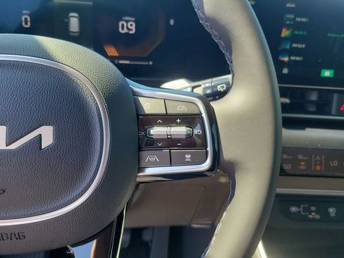 New 2026 Kia Carnival FWD image 18
