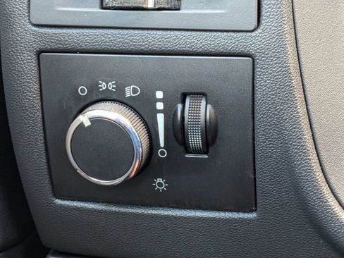 Used 2014 Dodge Challenger SXT RWD image 21