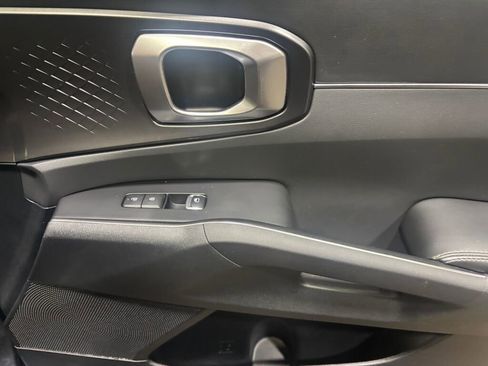 Used 2024 Kia Sorento LX image 16