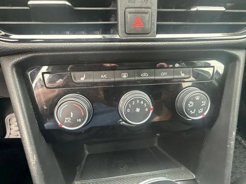 Certified 2023 Volkswagen Taos SE FWD image 14