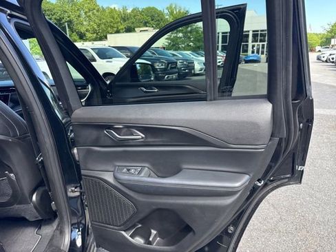 Used 2025 Jeep Grand Cherokee Altitude AWD/4WD image 32