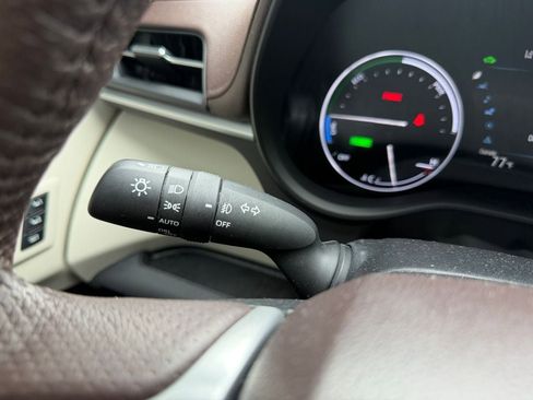 Used 2024 Toyota Sienna Platinum FWD image 23