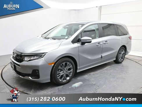 New 2026 Honda Odyssey Touring image 2