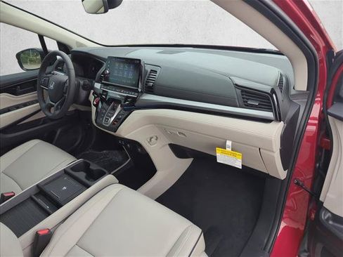 New 2026 Honda Odyssey Touring image 4
