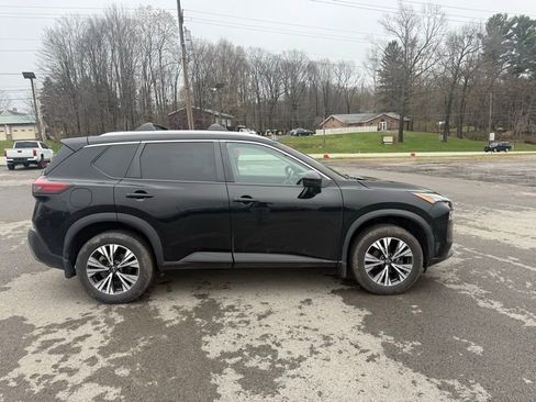 Used 2022 Nissan Rogue SV w/ SV Premium Package image 5