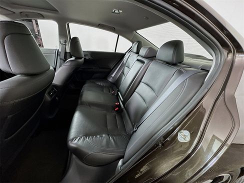 Used 2017 Honda Accord EX-L image 16