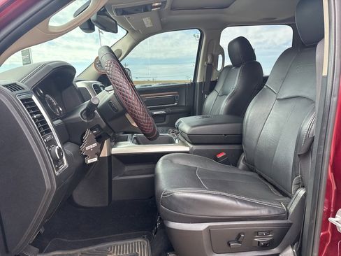 Used 2017 RAM 1500 Laramie w/ Convenience Group image 7