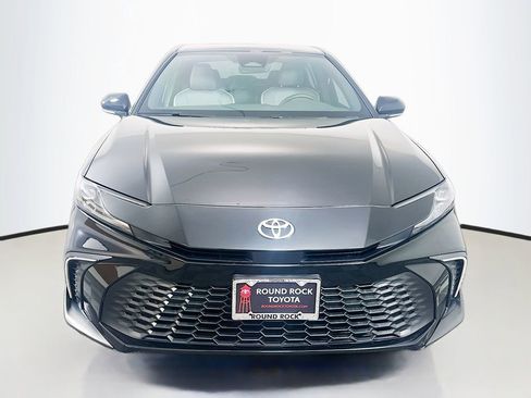 Used 2025 Toyota Camry SE image 2