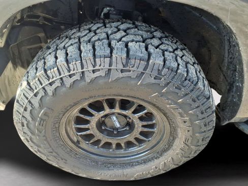 Used 2021 RAM 1500 Laramie w/ Off Road Group AWD/4WD image 10