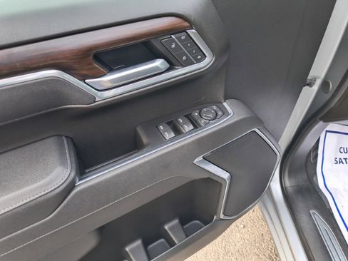 Used 2025 GMC Sierra 1500 SLT image 13