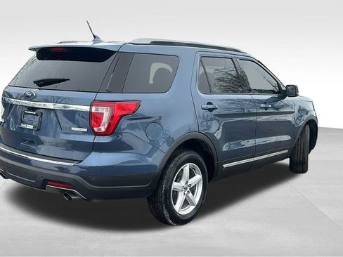 Used 2018 Ford Explorer XLT w/ Equipment Group 201A image 7