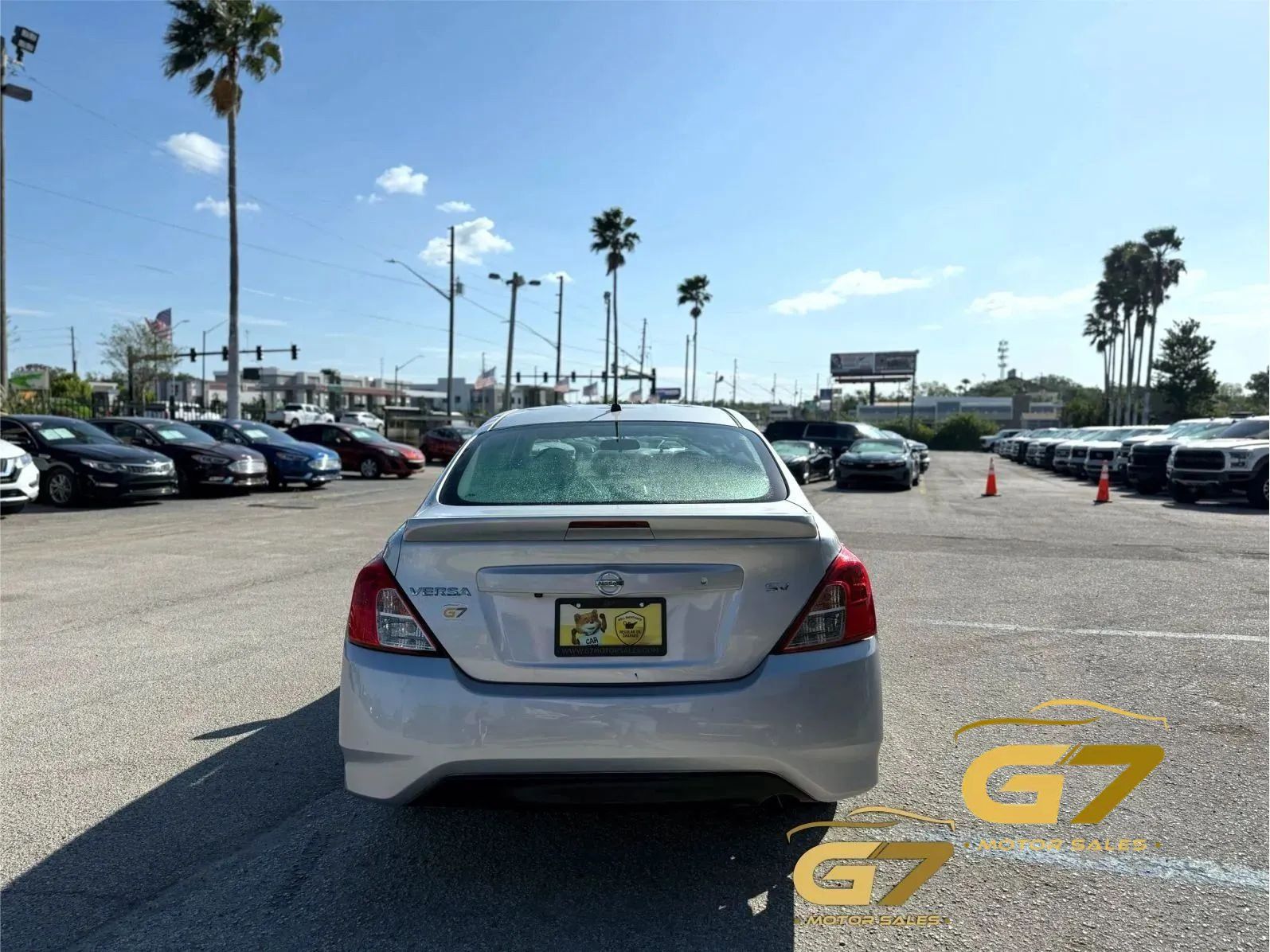 Used 2019 Nissan Versa SV FWD image 3