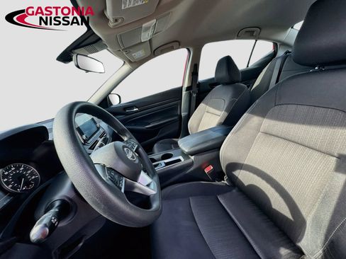 Used 2025 Nissan Altima 2.5 SV FWD image 26