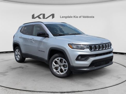 Used 2025 Jeep Compass Latitude AWD/4WD image 1
