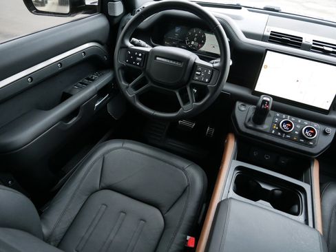 Used 2024 Land Rover Defender 130 X image 9
