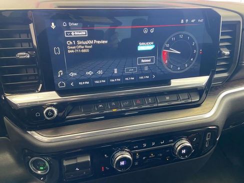 Used 2025 GMC Sierra 1500 SLT image 25