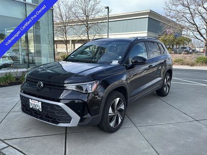 Used 2025 Volkswagen Taos SE w/ Panoramic Sunroof Package