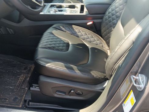 Used 2023 Ford Edge Titanium AWD/4WD image 14