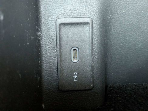 Used 2024 Volkswagen Atlas Cross Sport SE image 32