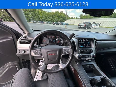 Used 2018 GMC Yukon XL SLT w/ Open Road Package AWD/4WD image 16