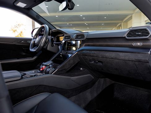 Used 2024 Lamborghini Urus Performante image 48