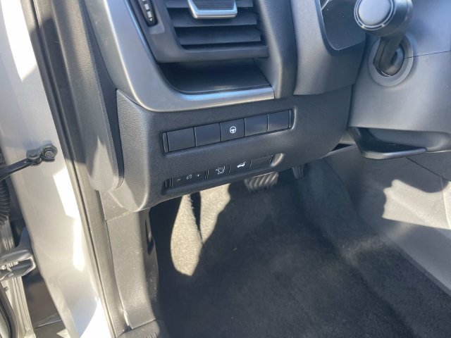Used 2025 Nissan Rogue SV AWD/4WD image 27