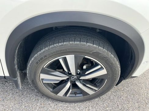 Certified 2022 Nissan Rogue SL w/ SL Premium Package image 10