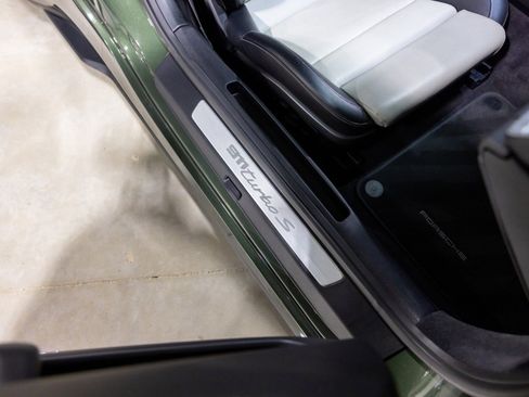 Used 2021 Porsche 911 Turbo S image 31