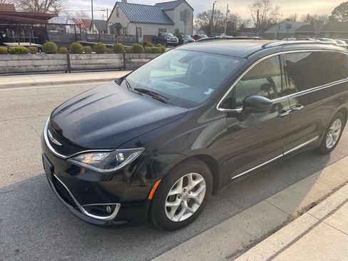 Used 2018 Chrysler Pacifica Touring-L Plus w/ Advanced Safetytec Group image 7
