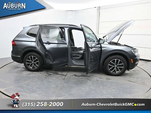Used 2021 Volkswagen Tiguan SE w/ Panoramic Sunroof Package AWD/4WD image 37