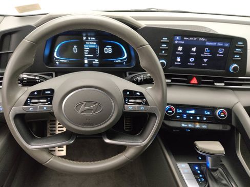 Used 2025 Hyundai Elantra Sport FWD image 22