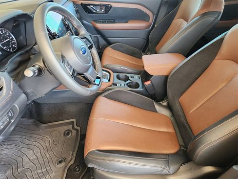 Used 2025 Subaru Forester Touring image 9