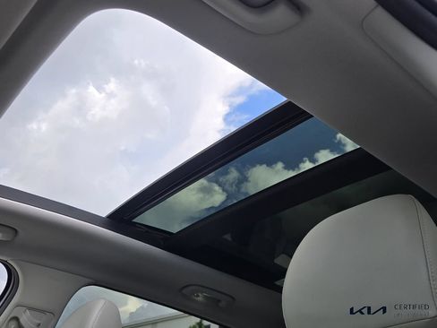 Certified 2024 Kia Sorento S w/ Panoramic Sunroof Package FWD image 21