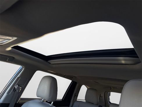 Used 2019 Toyota Highlander XLE image 30