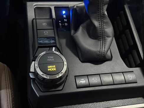 Used 2025 Toyota 4Runner Limited image 17