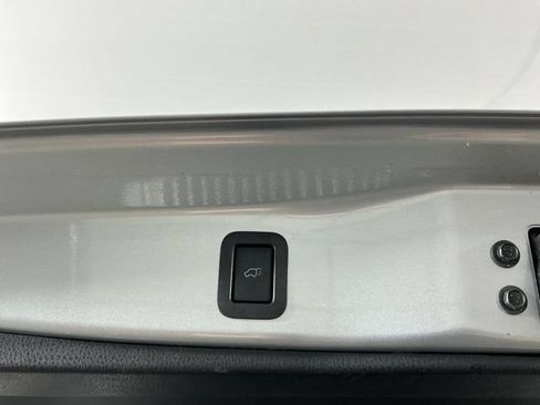 Used 2017 Toyota Highlander Plus AWD/4WD image 30