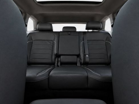 Certified 2023 Volkswagen Tiguan SEL R-Line AWD/4WD image 28