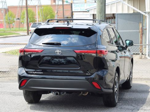 Used 2021 Toyota Highlander XLE image 8