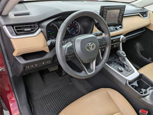 Used 2021 Toyota RAV4 XLE Premium image 10