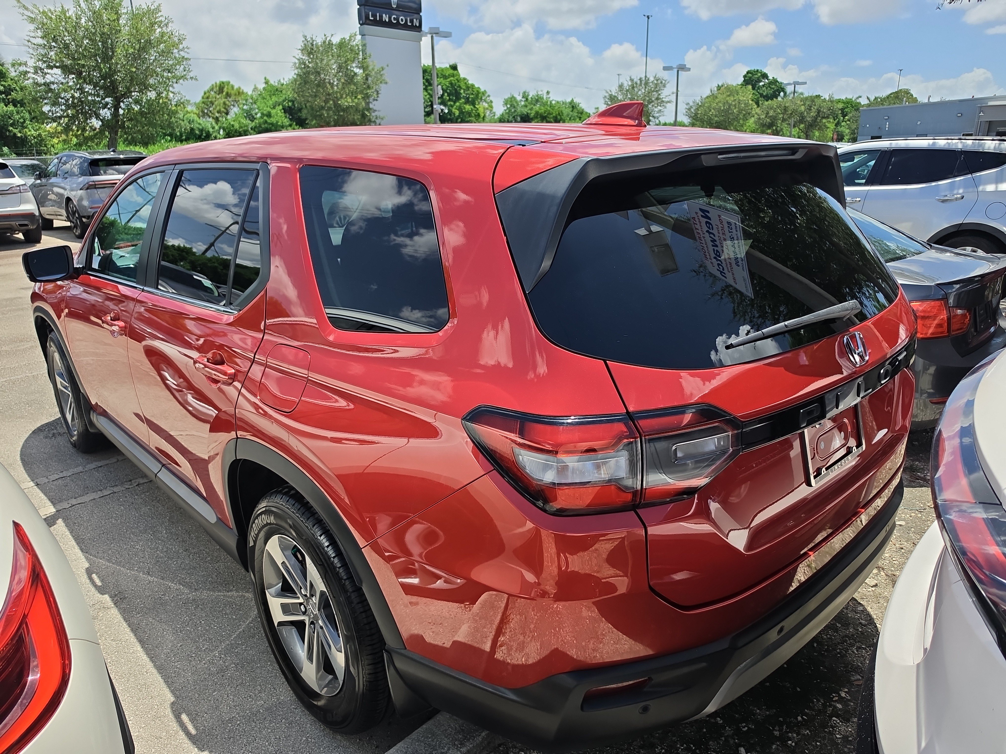 Used 2025 Honda Pilot EX-L image 3