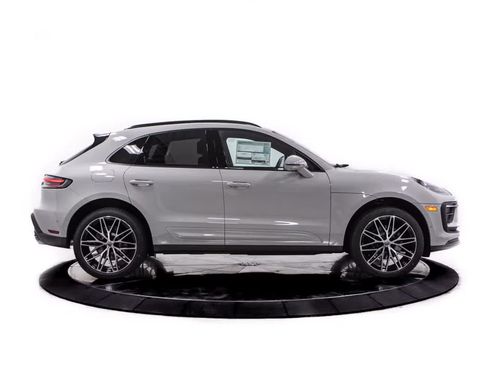 Certified 2026 Porsche Macan AWD/4WD image 8
