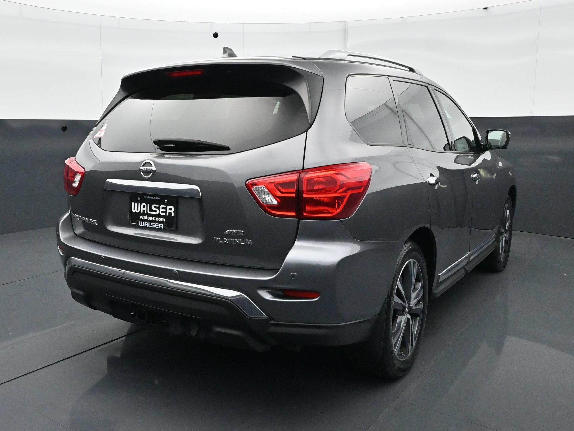 Used 2019 Nissan Pathfinder Platinum AWD/4WD image 6