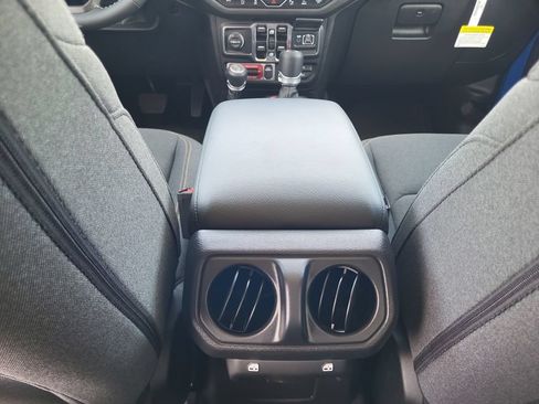 Used 2025 Jeep Wrangler Unlimited Sport AWD/4WD image 21