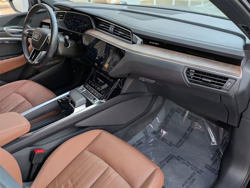 Used 2022 Audi e-tron Premium w/ Interior Protection Package image 21